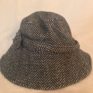 Black and white herringbone hat
